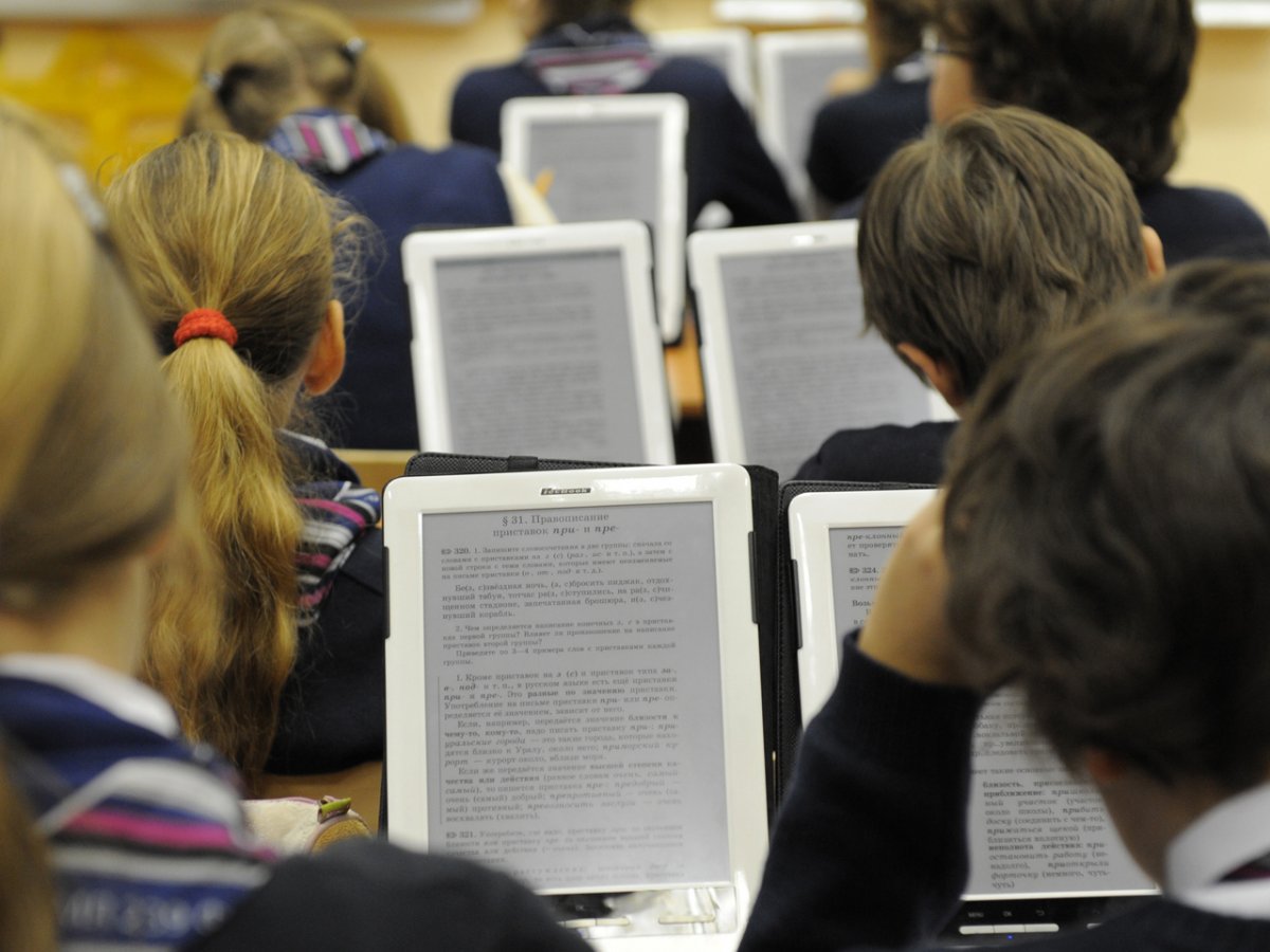 Новосибирские школьники первыми получат электронные учебники